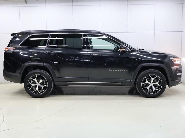 ジープ・コマンダー リミテッド 認定中古車 保証継承 元弊社デモカー デュアルペインパノラミックSR ブラックレザーシート サラウンドビューカメラ 電動テールゲート アダプティブクルコン 電動シート ナビ carplay ETC(5枚目)