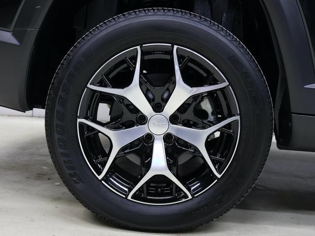 ジープ・コマンダー リミテッド 認定中古車 保証継承 元弊社デモカー デュアルペインパノラミックSR ブラックレザーシート サラウンドビューカメラ 電動テールゲート アダプティブクルコン 電動シート ナビ carplay ETC(13枚目)