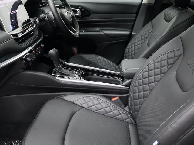 ジープ・コマンダー リミテッド 認定中古車 保証継承 元弊社デモカー デュアルペインパノラミックSR ブラックレザーシート サラウンドビューカメラ 電動テールゲート アダプティブクルコン 電動シート ナビ carplay ETC(17枚目)