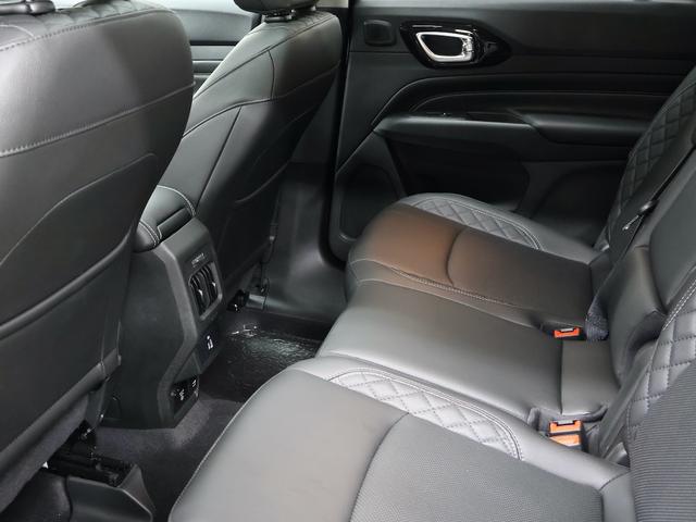 ジープ・コマンダー リミテッド 認定中古車 保証継承 元弊社デモカー デュアルペインパノラミックSR ブラックレザーシート サラウンドビューカメラ 電動テールゲート アダプティブクルコン 電動シート ナビ carplay ETC(20枚目)