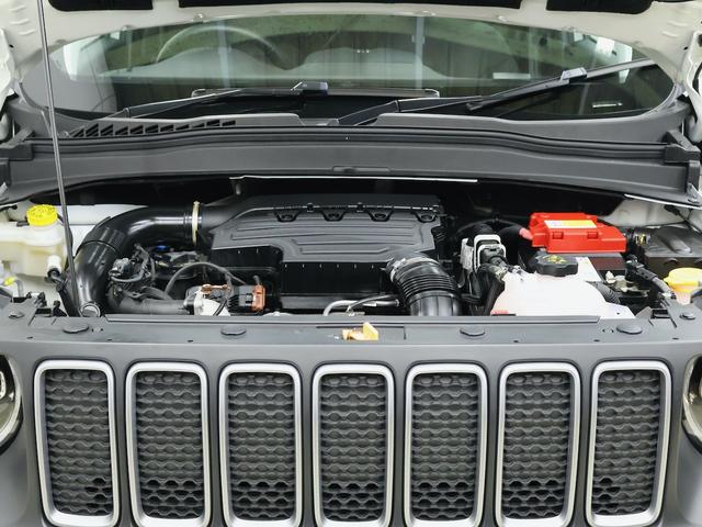 ジープ・レネゲード リミテッド　認定中古車　保証継承　元弊社代車　１７インチＡＷ　ＬＥＤヘッドライト　クルーズコントロール　レーンキープ　ブラインドスポット　リアカメラ　８．４インチタッチパネルモニタ　ナビ　ｃａｒｐｌａｙ　ＥＴＣ（3枚目）