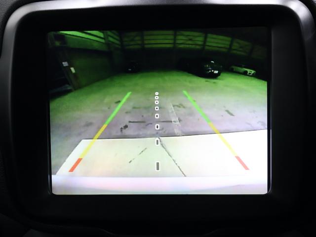 ジープ・レネゲード リミテッド　認定中古車　保証継承　元弊社代車　１７インチＡＷ　ＬＥＤヘッドライト　クルーズコントロール　レーンキープ　ブラインドスポット　リアカメラ　８．４インチタッチパネルモニタ　ナビ　ｃａｒｐｌａｙ　ＥＴＣ（14枚目）