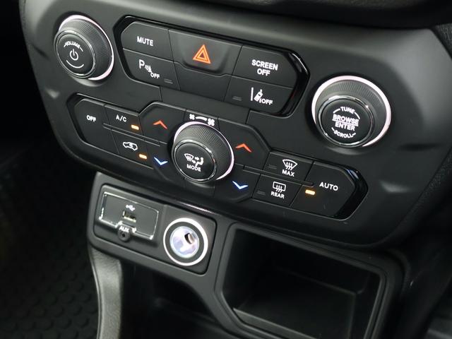 ジープ・レネゲード リミテッド　認定中古車　保証継承　元弊社代車　１７インチＡＷ　ＬＥＤヘッドライト　クルーズコントロール　レーンキープ　ブラインドスポット　リアカメラ　８．４インチタッチパネルモニタ　ナビ　ｃａｒｐｌａｙ　ＥＴＣ（15枚目）