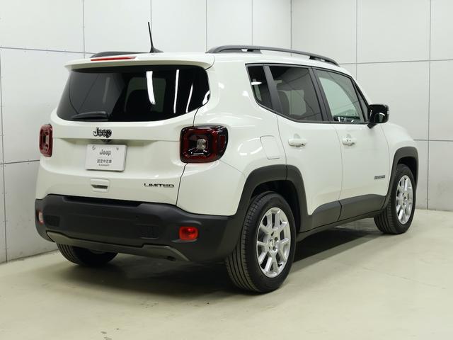 ジープ・レネゲード リミテッド　認定中古車　保証継承　元弊社代車　１７インチＡＷ　ＬＥＤヘッドライト　クルーズコントロール　レーンキープ　ブラインドスポット　リアカメラ　８．４インチタッチパネルモニタ　ナビ　ｃａｒｐｌａｙ　ＥＴＣ（18枚目）