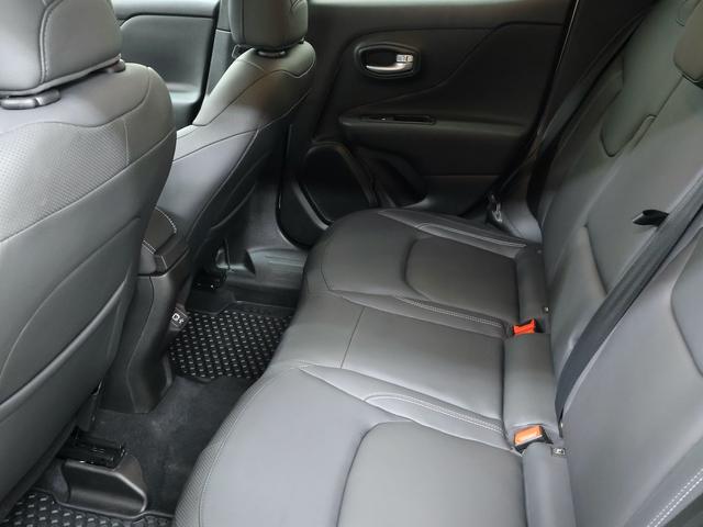 ジープ・レネゲード リミテッド　認定中古車　保証継承　元弊社代車　１７インチＡＷ　ＬＥＤヘッドライト　クルーズコントロール　レーンキープ　ブラインドスポット　リアカメラ　８．４インチタッチパネルモニタ　ナビ　ｃａｒｐｌａｙ　ＥＴＣ（30枚目）