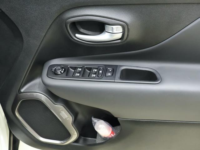 ジープ・レネゲード リミテッド　認定中古車　保証継承　元弊社代車　１７インチＡＷ　ＬＥＤヘッドライト　クルーズコントロール　レーンキープ　ブラインドスポット　リアカメラ　８．４インチタッチパネルモニタ　ナビ　ｃａｒｐｌａｙ　ＥＴＣ（32枚目）