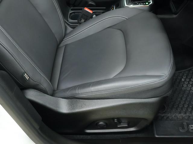 ジープ・レネゲード リミテッド　認定中古車　保証継承　元弊社代車　１７インチＡＷ　ＬＥＤヘッドライト　クルーズコントロール　レーンキープ　ブラインドスポット　リアカメラ　８．４インチタッチパネルモニタ　ナビ　ｃａｒｐｌａｙ　ＥＴＣ（39枚目）