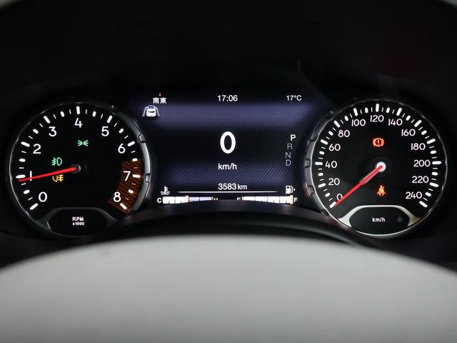 ジープ・レネゲード リミテッド　認定中古車　保証継承　元弊社代車　１７インチＡＷ　ＬＥＤヘッドライト　クルーズコントロール　レーンキープ　ブラインドスポット　リアカメラ　８．４インチタッチパネルモニタ　ナビ　ｃａｒｐｌａｙ　ＥＴＣ（44枚目）