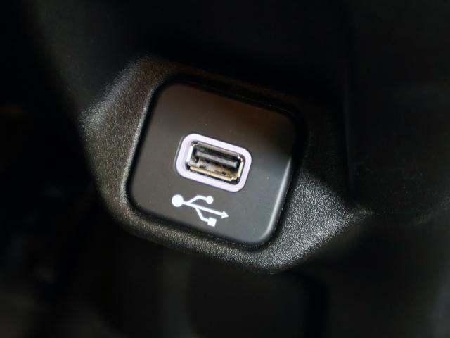 ジープ・レネゲード リミテッド　認定中古車　保証継承　元弊社代車　１７インチＡＷ　ＬＥＤヘッドライト　クルーズコントロール　レーンキープ　ブラインドスポット　リアカメラ　８．４インチタッチパネルモニタ　ナビ　ｃａｒｐｌａｙ　ＥＴＣ（46枚目）