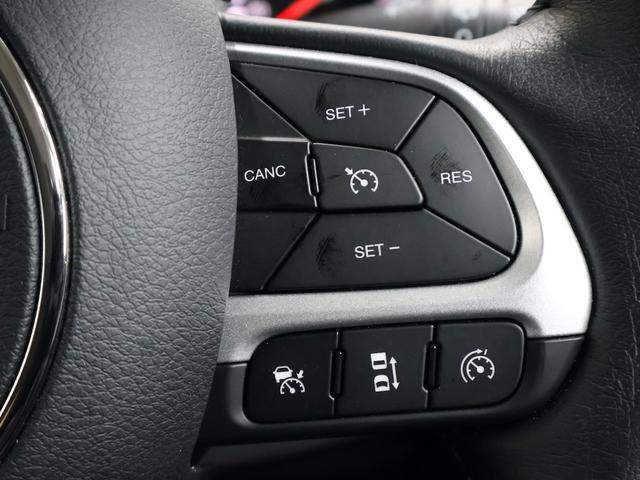 ジープ・レネゲード リミテッド　認定中古車　保証継承　元弊社代車　１７インチＡＷ　ＬＥＤヘッドライト　クルーズコントロール　レーンキープ　ブラインドスポット　リアカメラ　８．４インチタッチパネルモニタ　ナビ　ｃａｒｐｌａｙ　ＥＴＣ（52枚目）