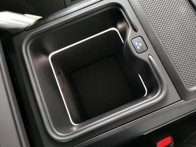 レンジローバー ＨＳＥ　Ｄ３００　スタンダードホイールベース　ディーゼルターボ　４ＷＤ　１オーナ　禁煙　エアサス　ガラスルーフ　２２Ａ／Ｗ　スライディングルーフ　ナビ　レザーシート　レーンキープ　ワンオーナー　３６０度カメラ　ＡＣＣ　ＥＴＣ　シートヒーター（18枚目）