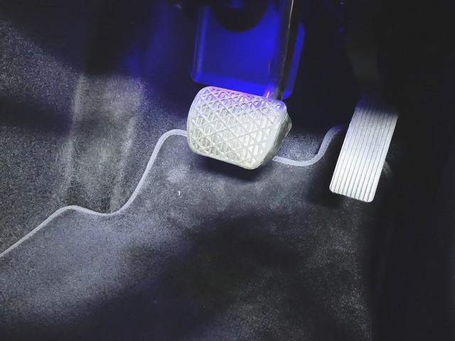 ＧＬＢ ＧＬＢ１８０　アドバンスドサウンドシステム　レザーエクスクルーシブパッケージ　３列シート　Ｂｌｕｅｔｏｏｔｈ接続　ＥＴＣ　ＬＥＤヘッドライト　アイドリングストップ　クルーズコントロール　コネクテッド機能　サイドカメラ　シートヒーター（9枚目）