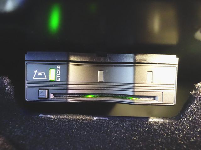 Ｇクラス Ｇ３５０　ｄ　アダプティブダンピングシステム　ＡＭＧライン　ラグジュアリーパッケージ　Ｂｌｕｅｔｏｏｔｈ接続　ＥＴＣ　ＬＥＤヘッドライト　ＴＶ　アイドリングストップ　クルーズコントロール　コネクテッド機能　サイドカメラ　サンルーフ・ガラスルーフ　シートヒーター（10枚目）