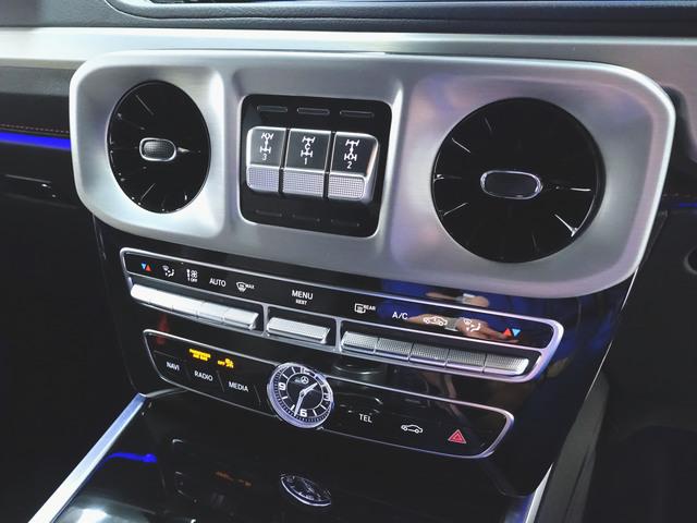 Ｇクラス Ｇ３５０　ｄ　アダプティブダンピングシステム　ＡＭＧライン　ラグジュアリーパッケージ　Ｂｌｕｅｔｏｏｔｈ接続　ＥＴＣ　ＬＥＤヘッドライト　ＴＶ　アイドリングストップ　クルーズコントロール　コネクテッド機能　サイドカメラ　サンルーフ・ガラスルーフ　シートヒーター（18枚目）