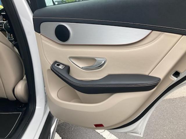 ＥＱＣ ＥＱＣ４００　４マチック　レザーパッケージ　Ｂｌｕｅｔｏｏｔｈ接続　ＥＴＣ　ＬＥＤヘッドライト　ＴＶ　アイドリングストップ　クルーズコントロール　コネクテッド機能　サイドカメラ　サンルーフ・ガラスルーフ　シートエアコン（8枚目）