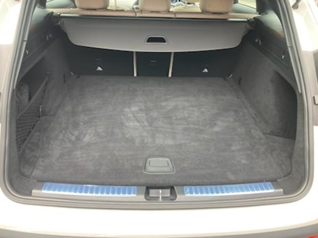 ＥＱＣ ＥＱＣ４００　４マチック　レザーパッケージ　Ｂｌｕｅｔｏｏｔｈ接続　ＥＴＣ　ＬＥＤヘッドライト　ＴＶ　アイドリングストップ　クルーズコントロール　コネクテッド機能　サイドカメラ　サンルーフ・ガラスルーフ　シートエアコン（12枚目）