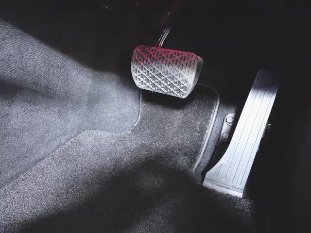 ＧＬＣ ＧＬＣ２２０　ｄ　４マチック　スポーツラインエディション　Ｂｌｕｅｔｏｏｔｈ接続　ＥＴＣ　ＬＥＤヘッドライト　ＴＶ　アイドリングストップ　クルーズコントロール　コネクテッド機能　サイドカメラ　サンルーフ・ガラスルーフ　シートヒーター　トランクスルー　ナビ（9枚目）