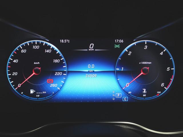 ＧＬＣ ＧＬＣ２２０　ｄ　４マチック　スポーツラインエディション　Ｂｌｕｅｔｏｏｔｈ接続　ＥＴＣ　ＬＥＤヘッドライト　ＴＶ　アイドリングストップ　クルーズコントロール　コネクテッド機能　サイドカメラ　サンルーフ・ガラスルーフ　シートヒーター　トランクスルー　ナビ（14枚目）