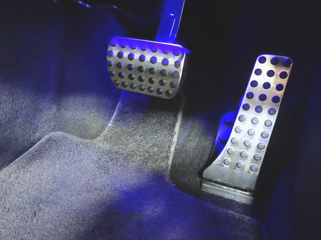 Cクラス C220 d アバンギャルド リアアクスルステアリング AMGライン ベーシックパッケージ Bluetooth接続 ETC LEDヘッドライト TV アイドリングストップ クルーズコントロール コネクテッド機能 サイドカメラ シートヒーター トランクスルー(9枚目)