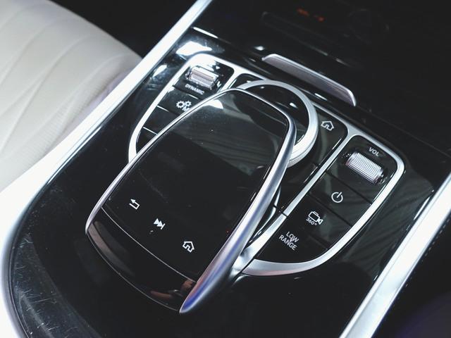 Ｇクラス Ｇ４００　ｄ　アダプティブダンピングシステム　ＡＭＧラインパッケージ　ラグジュアリーパッケージ　Ｇマニュファクチャプログラムプラス　ＡＭＧライン　Ｂｌｕｅｔｏｏｔｈ接続　ＥＴＣ　ＬＥＤヘッドライト　ＴＶ　アイドリングストップ　クルーズコントロール（19枚目）