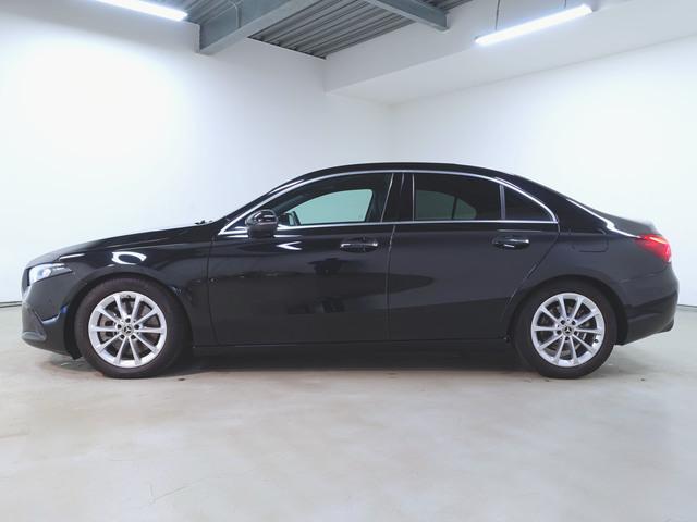 Ａクラスセダン Ａ２５０　４マチック　セダン　レザーエクスクルーシブパッケージ　アドバンスドパッケージ　レーダーセーフティーパッケージ　ナビゲーションパッケージ　Ｂｌｕｅｔｏｏｔｈ接続　ＥＴＣ　ＬＥＤヘッドライト　ＴＶ　アイドリングストップ（4枚目）