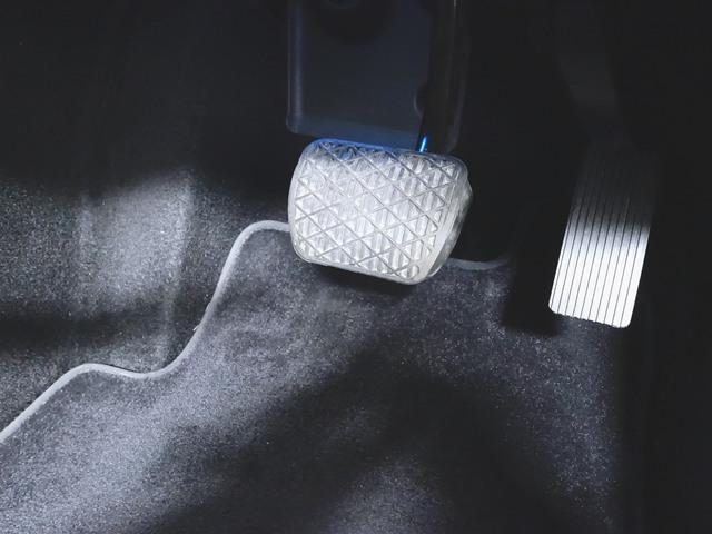 Ａクラスセダン Ａ２５０　４マチック　セダン　レザーエクスクルーシブパッケージ　アドバンスドパッケージ　レーダーセーフティーパッケージ　ナビゲーションパッケージ　Ｂｌｕｅｔｏｏｔｈ接続　ＥＴＣ　ＬＥＤヘッドライト　ＴＶ　アイドリングストップ（9枚目）