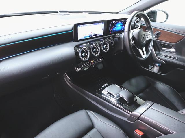 Ａクラスセダン Ａ２５０　４マチック　セダン　レザーエクスクルーシブパッケージ　アドバンスドパッケージ　レーダーセーフティーパッケージ　ナビゲーションパッケージ　Ｂｌｕｅｔｏｏｔｈ接続　ＥＴＣ　ＬＥＤヘッドライト　ＴＶ　アイドリングストップ（11枚目）