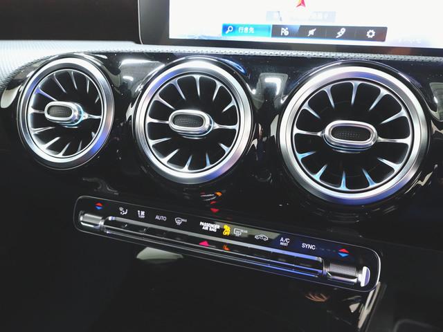 Ａクラスセダン Ａ２５０　４マチック　セダン　レザーエクスクルーシブパッケージ　アドバンスドパッケージ　レーダーセーフティーパッケージ　ナビゲーションパッケージ　Ｂｌｕｅｔｏｏｔｈ接続　ＥＴＣ　ＬＥＤヘッドライト　ＴＶ　アイドリングストップ（18枚目）