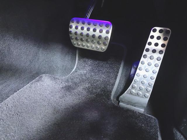 Ｅクラス Ｅ３００　スポーツ　エクスクルーシブパッケージ　Ｂｌｕｅｔｏｏｔｈ接続　ＥＴＣ　ＬＥＤヘッドライト　ＴＶ　アイドリングストップ　クルーズコントロール　コネクテッド機能　サイドカメラ　シートヒーター　トランクスルー　ナビ（9枚目）