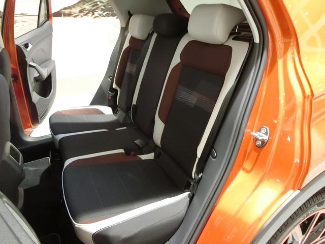 Ｔ－クロス ＴＳＩ　１ｓｔプラス　☆認定中古車保証☆　ナビ／ＴＶ　バックカメラ　ＥＴＣ２．０　衝突被害軽減ブレーキ　ＡＣＣ　レーンアシスト　前後センサー　後方死角検知　ＬＥＤライト（20枚目）
