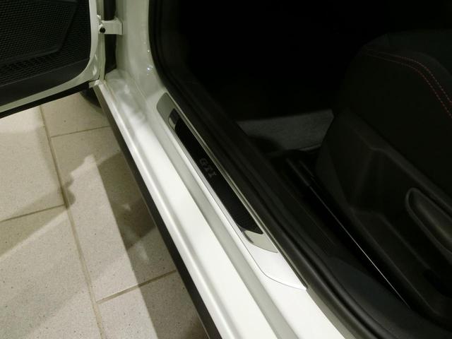 ポロＧＴＩ ベースグレード　☆認定中古車保証☆　　セーフティ＆テクノロジーパッケージ装着車　　ＬＥＤライト　ナビ／ＴＶ　ＣＡＲＰＬＡＹ対応　バックカメラ　ＥＴＣ２．０　衝突被害軽減ブレーキ　ＡＣＣ　後方死角検知　前後センサー（17枚目）