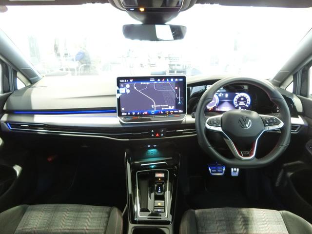 ゴルフＧＴＩ ベースグレード　新車保証継承　元弊社デモカー　ＤＣＣ　１９インチアルミホイール　ナビ　アラウンドビューモニター　ＩＱライト（2枚目）