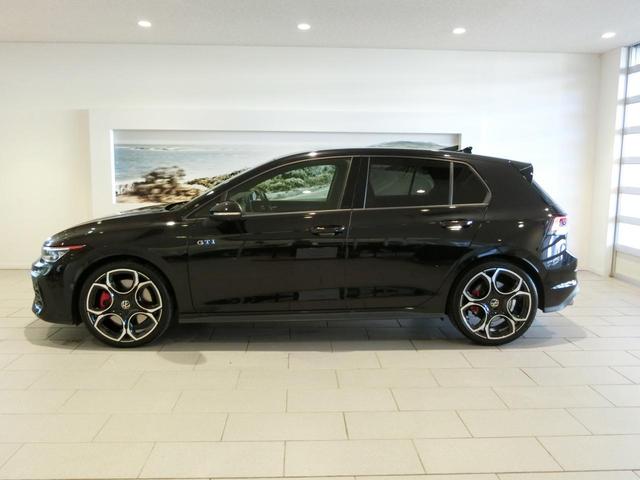 ゴルフＧＴＩ ベースグレード　新車保証継承　元弊社デモカー　ＤＣＣ　１９インチアルミホイール　ナビ　アラウンドビューモニター　ＩＱライト（5枚目）