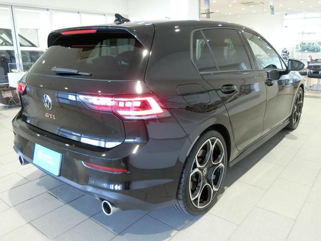 ゴルフＧＴＩ ベースグレード　新車保証継承　元弊社デモカー　ＤＣＣ　１９インチアルミホイール　ナビ　アラウンドビューモニター　ＩＱライト（8枚目）
