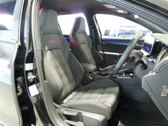 ゴルフＧＴＩ ベースグレード　新車保証継承　元弊社デモカー　ＤＣＣ　１９インチアルミホイール　ナビ　アラウンドビューモニター　ＩＱライト（12枚目）