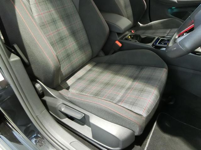 ゴルフＧＴＩ ベースグレード　新車保証継承　元弊社デモカー　ＤＣＣ　１９インチアルミホイール　ナビ　アラウンドビューモニター　ＩＱライト（13枚目）