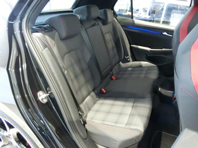 ゴルフＧＴＩ ベースグレード　新車保証継承　元弊社デモカー　ＤＣＣ　１９インチアルミホイール　ナビ　アラウンドビューモニター　ＩＱライト（18枚目）