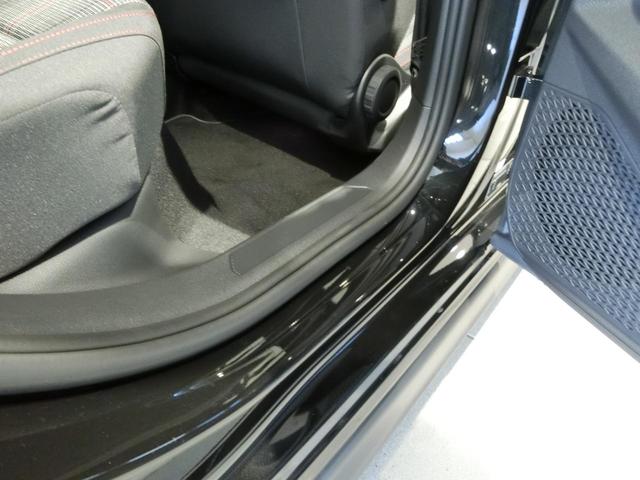 ゴルフＧＴＩ ベースグレード　新車保証継承　元弊社デモカー　ＤＣＣ　１９インチアルミホイール　ナビ　アラウンドビューモニター　ＩＱライト（19枚目）