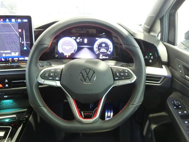 ゴルフＧＴＩ ベースグレード　新車保証継承　元弊社デモカー　ＤＣＣ　１９インチアルミホイール　ナビ　アラウンドビューモニター　ＩＱライト（22枚目）
