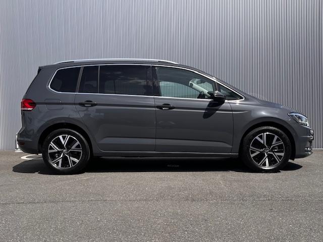 ゴルフトゥーラン ＴＳＩ　ハイライン　認定中古車　純正ナビ　ＴＶチューナー　リアカメラ付　ＥＴＣ　衝突被害軽減ブレーキ　レーンキープ　ブラインドスポット　７人乗り　３列シート　電動スライドドア　電動リアゲート　禁煙車　ワンオーナー　試乗車（7枚目）