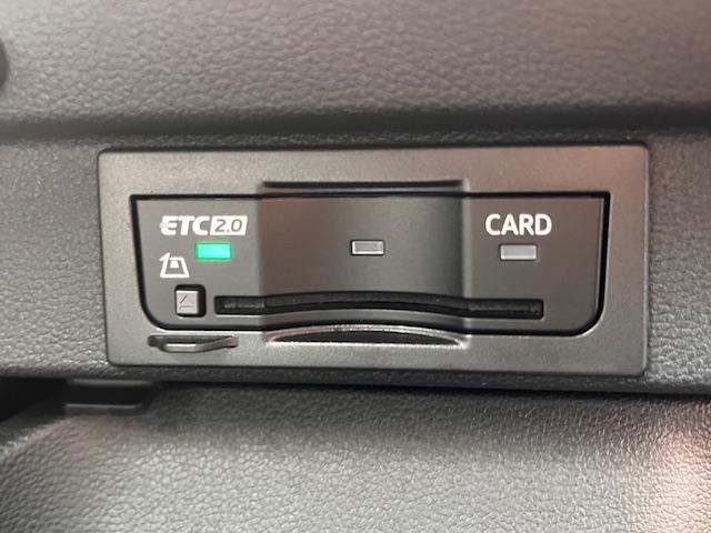 ゴルフトゥーラン ＴＳＩ　ハイライン　認定中古車　純正ナビ　ＴＶチューナー　リアカメラ付　ＥＴＣ　衝突被害軽減ブレーキ　レーンキープ　ブラインドスポット　７人乗り　３列シート　電動スライドドア　電動リアゲート　禁煙車　ワンオーナー　試乗車（23枚目）