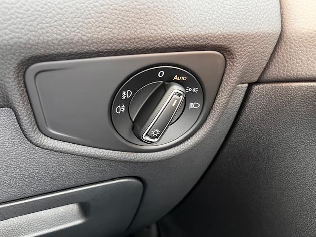 ゴルフトゥーラン ＴＳＩ　ハイライン　認定中古車　純正ナビ　ＴＶチューナー　リアカメラ付　ＥＴＣ　衝突被害軽減ブレーキ　レーンキープ　ブラインドスポット　７人乗り　３列シート　電動スライドドア　電動リアゲート　禁煙車　ワンオーナー　試乗車（24枚目）