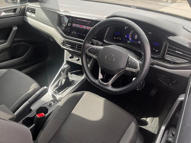 ポロ ＴＳＩアクティブベーシック　新車保証継承　禁煙車　ワンオーナー　スマートキー　ＡＰＰコネクト　ブルートゥース　ＬＥＤ　ＵＳＢ　バックカメラ　ＥＴＣ　レーンキープアシスト　衝突被害軽減ブレーキ　シガーソケット（3枚目）