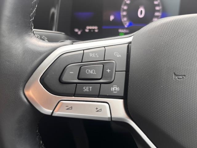 ポロ ＴＳＩアクティブベーシック　新車保証継承　禁煙車　ワンオーナー　スマートキー　ＡＰＰコネクト　ブルートゥース　ＬＥＤ　ＵＳＢ　バックカメラ　ＥＴＣ　レーンキープアシスト　衝突被害軽減ブレーキ　シガーソケット（11枚目）