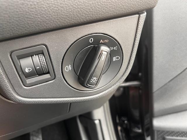 ポロ ＴＳＩアクティブベーシック　新車保証継承　禁煙車　ワンオーナー　スマートキー　ＡＰＰコネクト　ブルートゥース　ＬＥＤ　ＵＳＢ　バックカメラ　ＥＴＣ　レーンキープアシスト　衝突被害軽減ブレーキ　シガーソケット（22枚目）