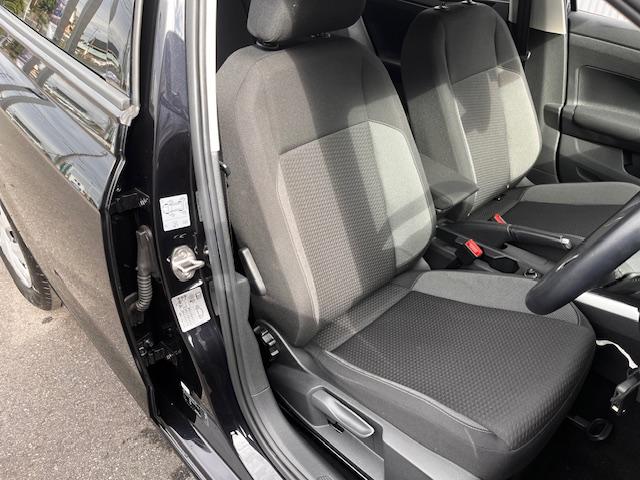 ポロ ＴＳＩアクティブベーシック　新車保証継承　禁煙車　ワンオーナー　スマートキー　ＡＰＰコネクト　ブルートゥース　ＬＥＤ　ＵＳＢ　バックカメラ　ＥＴＣ　レーンキープアシスト　衝突被害軽減ブレーキ　シガーソケット（23枚目）