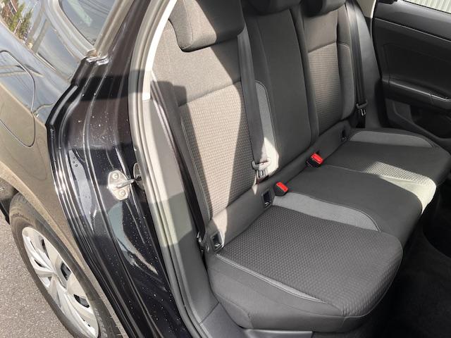 ポロ ＴＳＩアクティブベーシック　新車保証継承　禁煙車　ワンオーナー　スマートキー　ＡＰＰコネクト　ブルートゥース　ＬＥＤ　ＵＳＢ　バックカメラ　ＥＴＣ　レーンキープアシスト　衝突被害軽減ブレーキ　シガーソケット（25枚目）