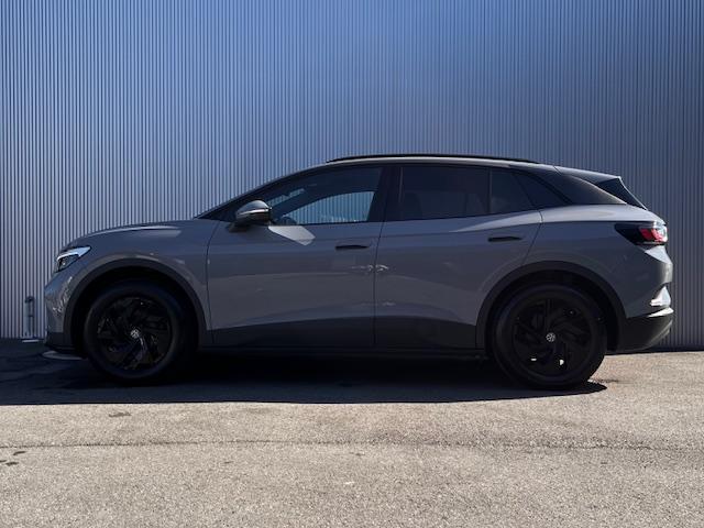 ＩＤ．４ ライト　認定中古車　禁煙車　ワンオーナー　衝突被害軽減ブレーキ　ＬＥＤライト　純正ナビ　ＥＴＣ　ＡＣＣ　レーンアシスト　前後パーキングセンサー　後方死角検知（6枚目）