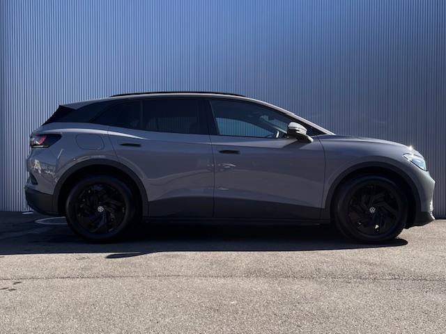 ＩＤ．４ ライト　認定中古車　禁煙車　ワンオーナー　衝突被害軽減ブレーキ　ＬＥＤライト　純正ナビ　ＥＴＣ　ＡＣＣ　レーンアシスト　前後パーキングセンサー　後方死角検知（7枚目）