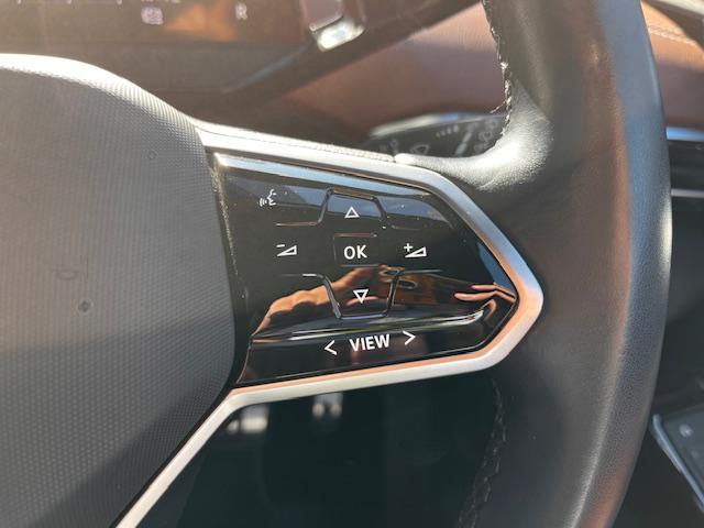 ＩＤ．４ ライト　認定中古車　禁煙車　ワンオーナー　衝突被害軽減ブレーキ　ＬＥＤライト　純正ナビ　ＥＴＣ　ＡＣＣ　レーンアシスト　前後パーキングセンサー　後方死角検知（12枚目）